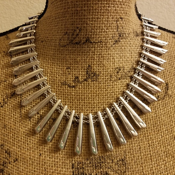 Kendra Scott Jewelry - Kendra Scott Jill Statement Necklace in Silver